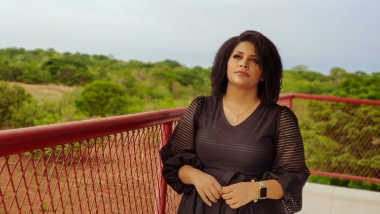 Dafne Aguiar lança o cover “Viverei Milagres” como testemunho de fé e adoração
