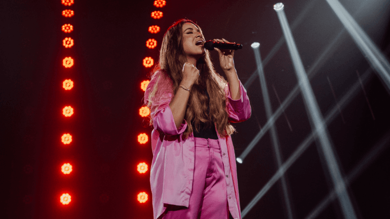 Em single inédito, Sarah Beatriz canta sobre a importância de estar na presença de Deus