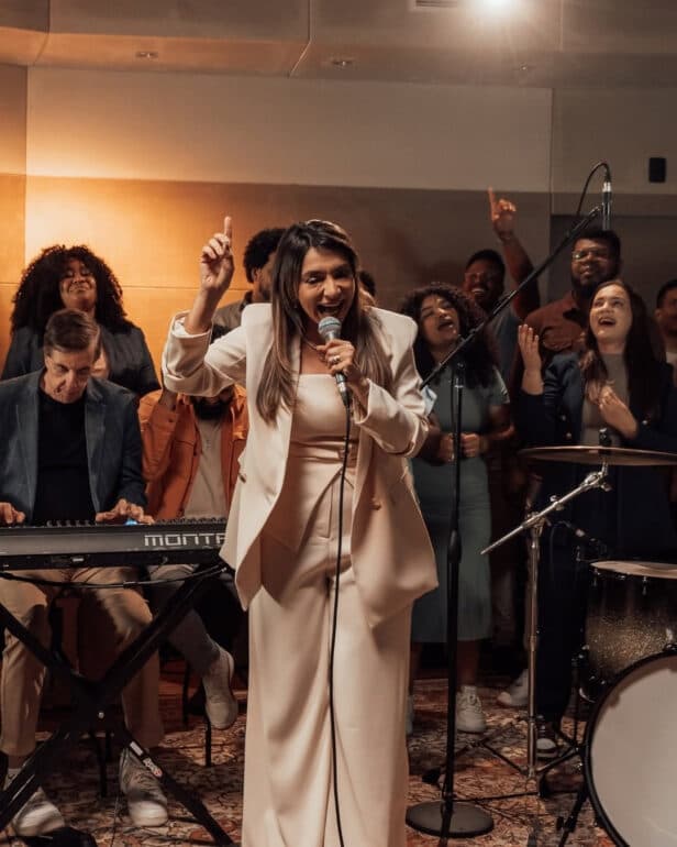 Soraya Moraes lança “Louve”, novo single que celebra a alegria da adoração