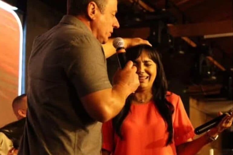Eyshila abre o coração em culto na ADVEC e revela momentos em que pensou em desistir do ministério