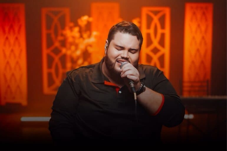 O cantor Uriel Carvalho lança o seu primeiro projeto, “Boa Obra – Cover Valesca Mayssa”