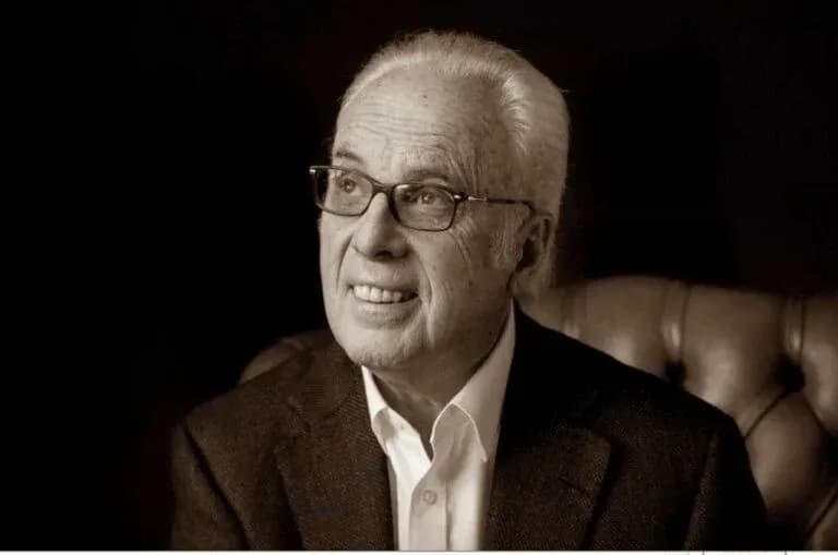 Morre John MacArthur; pastor deixa legado marcante e trajetória repleta de polêmicas