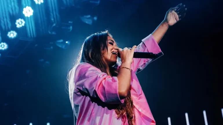Sarah Beatriz resgata clássico do louvor moderno: ‘O Poder do Teu Amor’