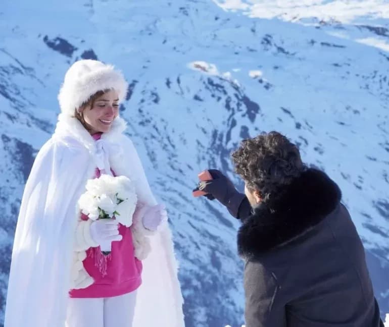 Camila Campos e Léo renovam votos em cenário de neve e celebram vitória após luta contra o câncer