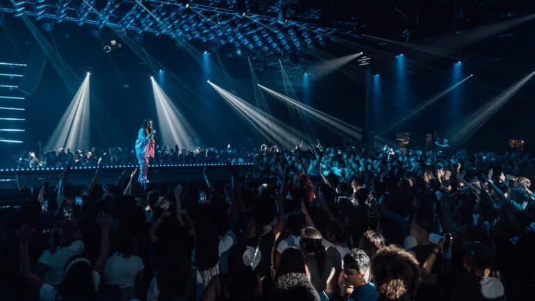 Sarah Beatriz apresenta a primeira canção de seu novo trabalho
