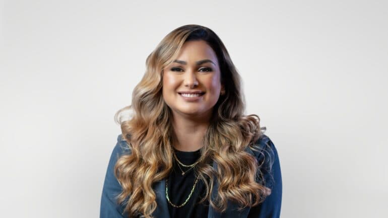 Bruna Olly transforma gravação de “Deus Proverá” em grande culto de adoração