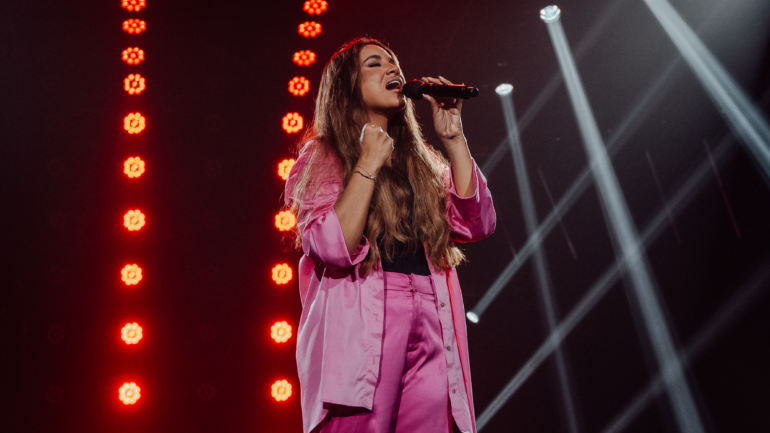Em single inédito, Sarah Beatriz canta sobre a importância de estar na presença de Deus