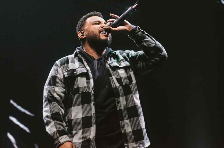 Eli Soares conquista o Grammy Latino pelo segundo ano seguido