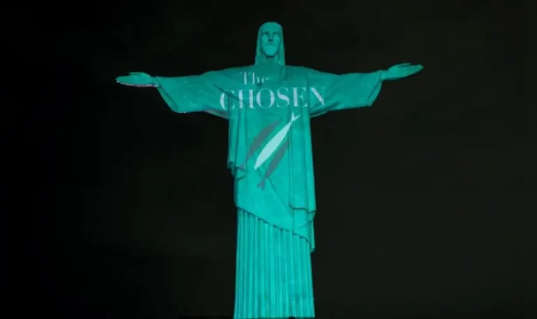 “The Chosen” é homenageado com projeção no Cristo Redentor