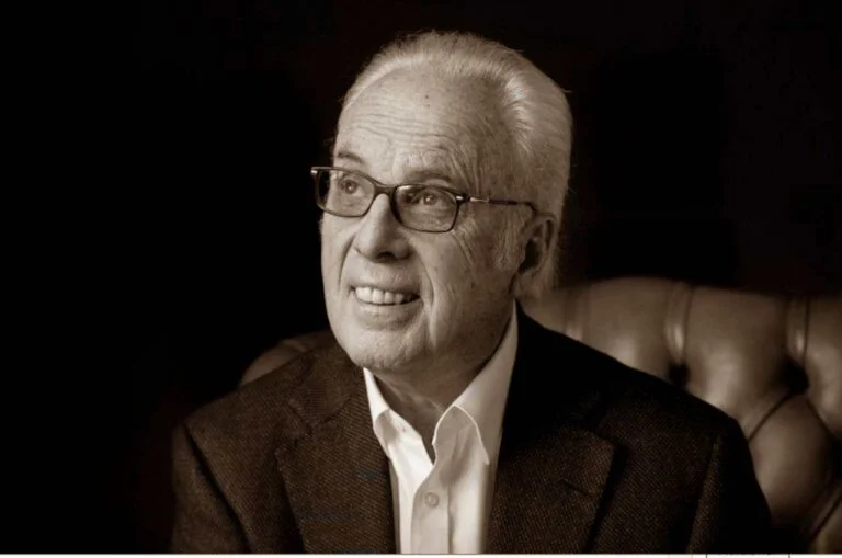 Morre John MacArthur; pastor deixa legado marcante e trajetória repleta de polêmicas