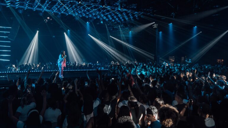 Sarah Beatriz apresenta a primeira canção de seu novo trabalho