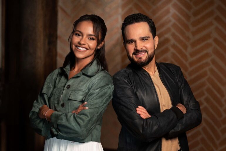 Júlia Vitória, em um emocionante feat com Luciano Camargo, regrava clássico